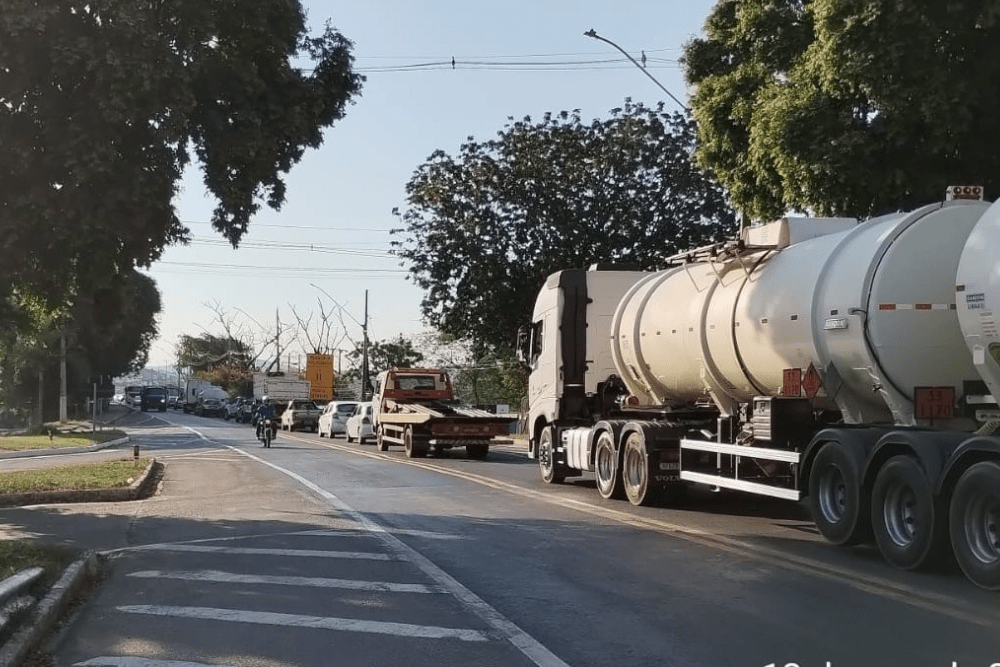 Ponte nova, vias marginais e passagens subterrâneas